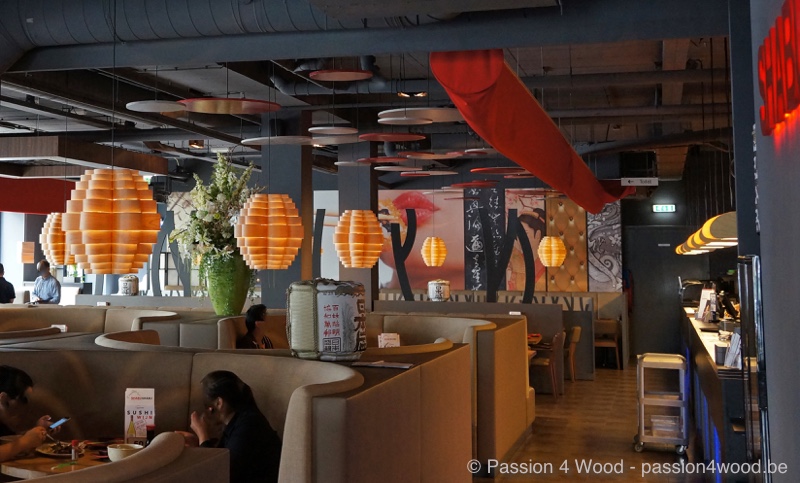 Shabu Shabu Apeldoorn - Glow luminaire suspension en bois placage dans une restaurant